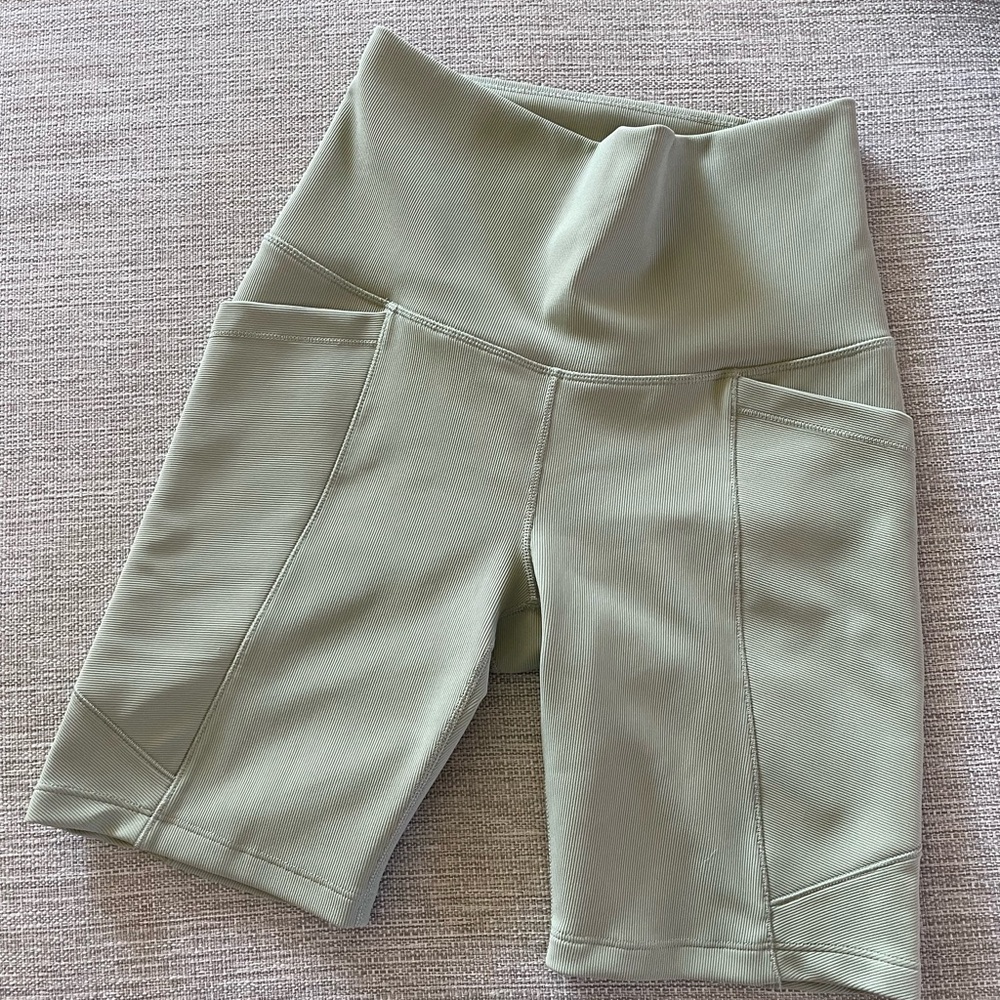 CALIA by Carrie Underwood Sage Bike Shorts Size Small
